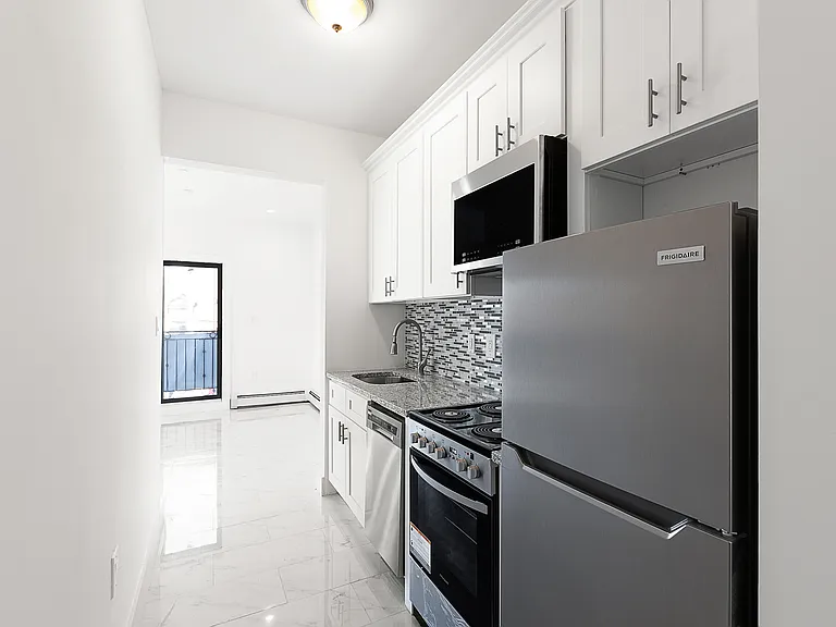 1803 E 16th Steeet #2 — Photo 3