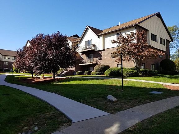 2nd image of 11 Royal Crest Dr
