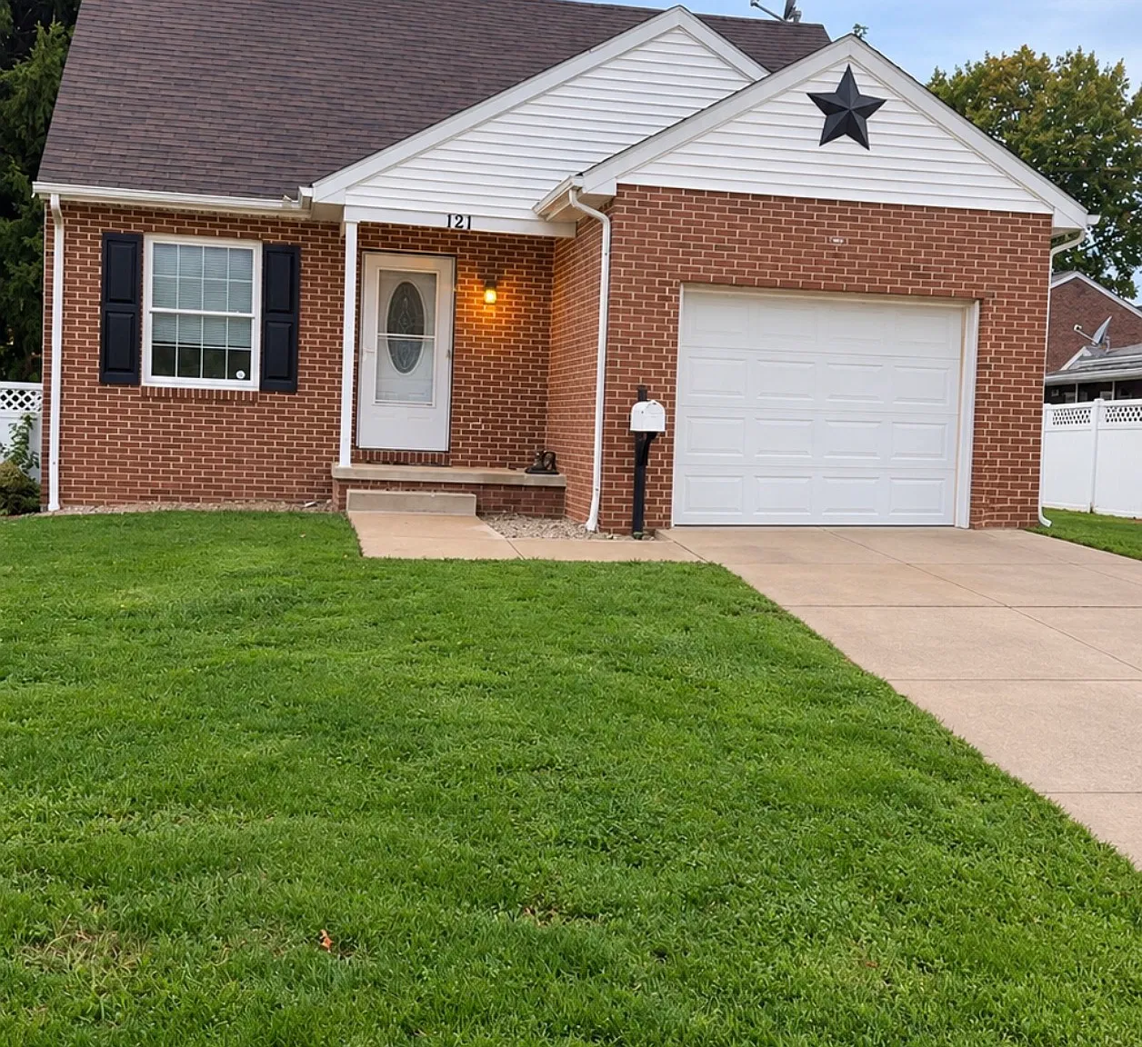 3 bed, 1.5 bath, 956 sqft, $1,500 — Photo 1