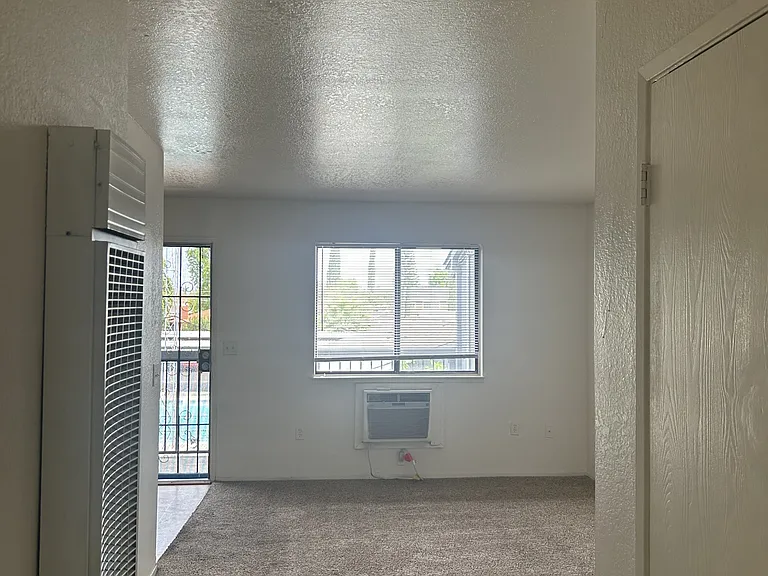 2121 Moffett Rd — Photo 10