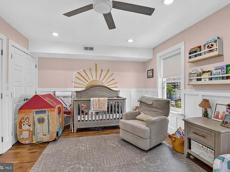 2328 E Fletcher St — Photo 35