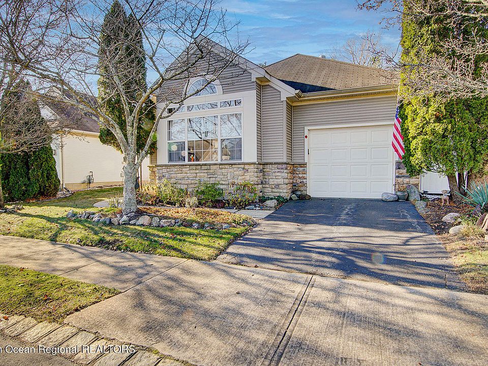 1st image of 26 Devereux Drive