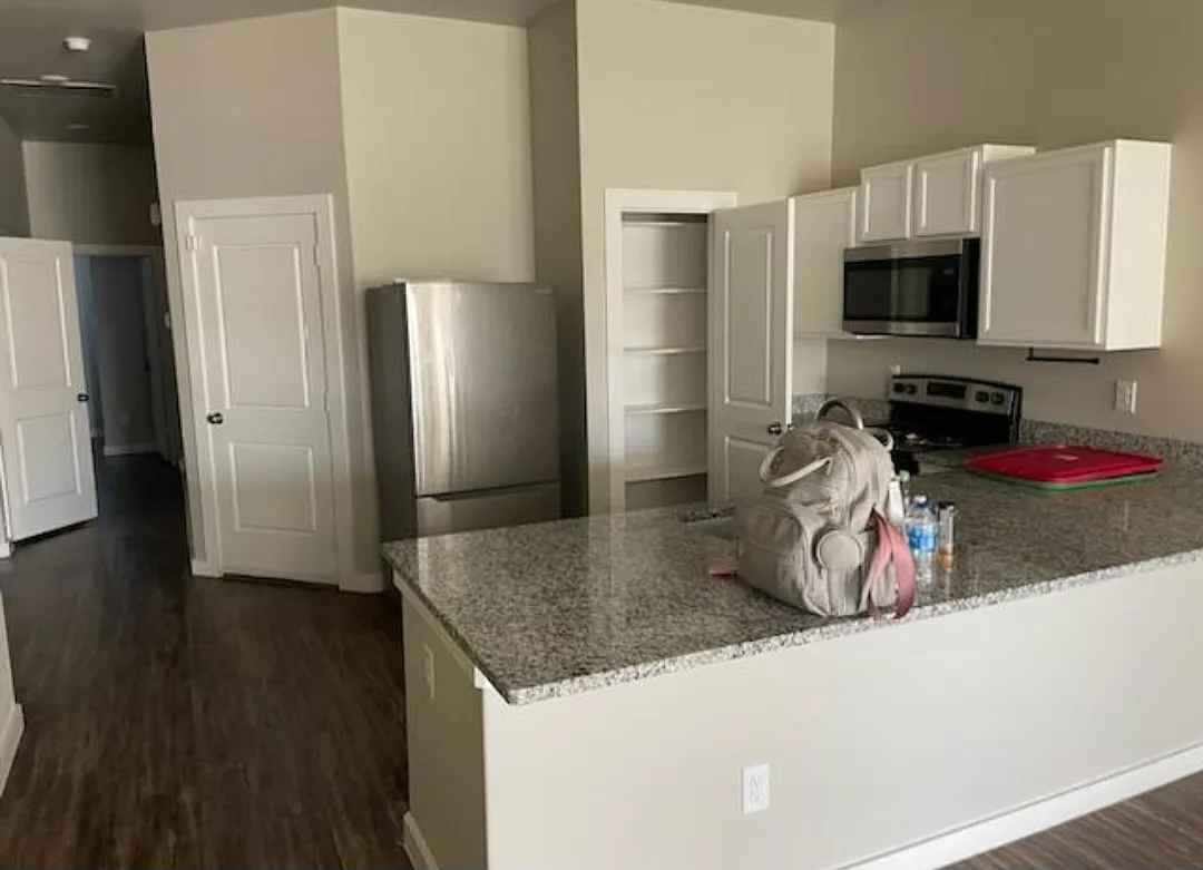 3 bed, 1500 sqft, $1,500 — Photo 2