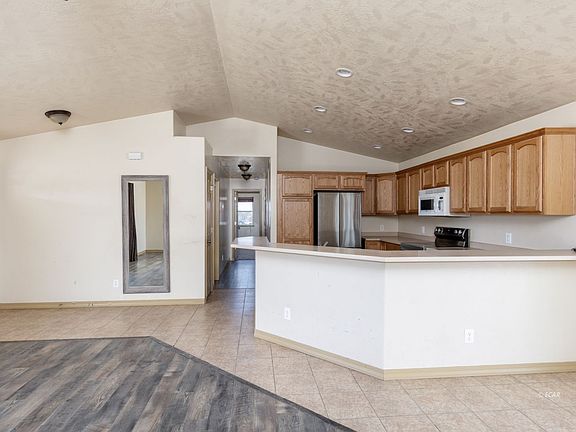 4th image of 908 Oakmont Dr
