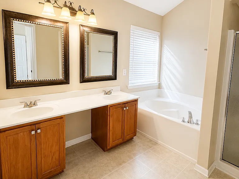 151 Silverwood Trl — Photo 6