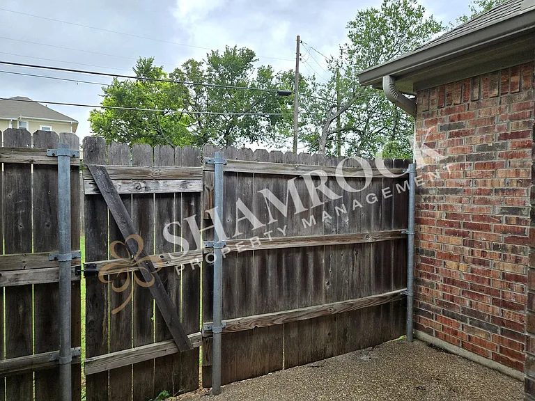 2109D Columbus Ave — Photo 12