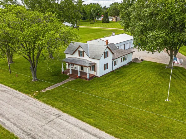 327 E Oak St, Broadwell, IL 62634