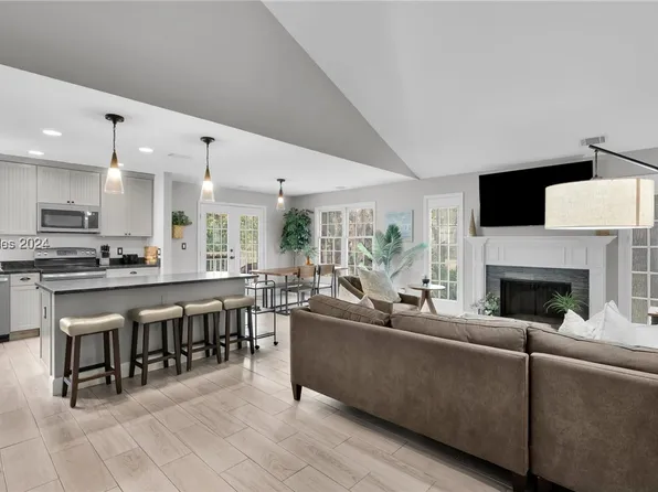 70 Shipyard Dr APT 142, Hilton Head Island, SC 29928