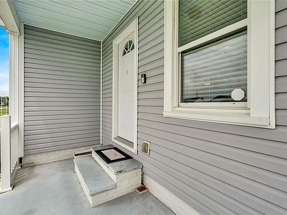 4th image of 7 W Chalmette Cir