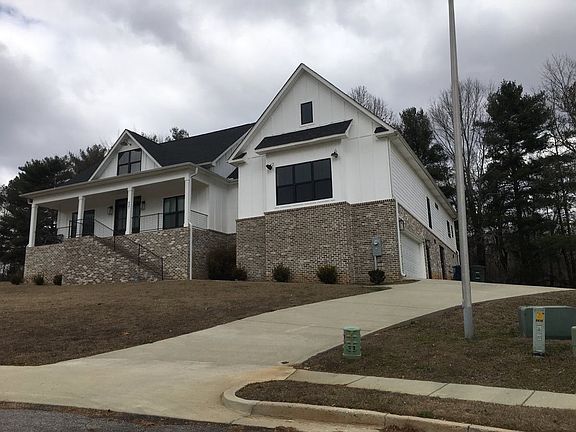 2nd image of 427 Meadow Winds Cir NE