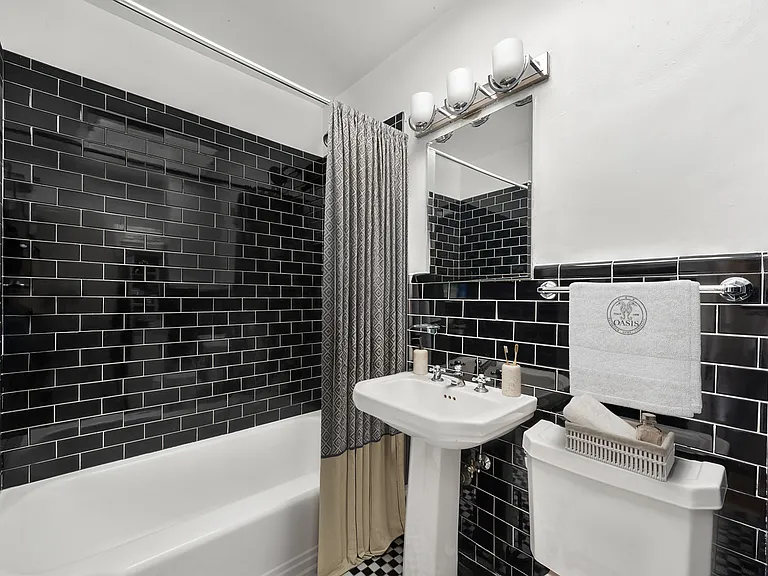 32 Downing St #5C — Photo 7