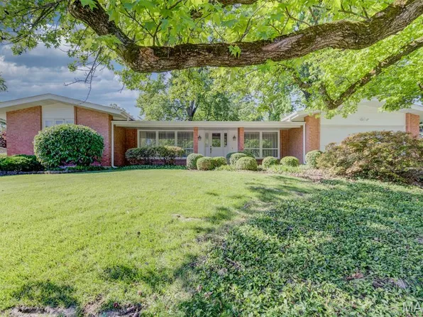 38 Forestvale Dr, Chesterfield, MO 63017