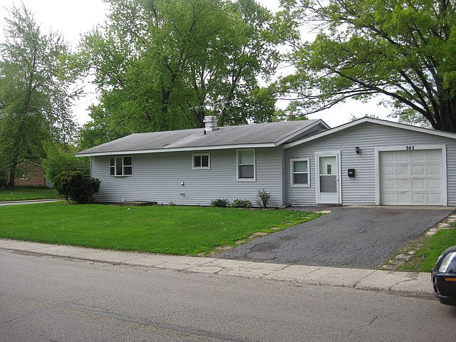 1st image of 945 Chippewa Cir