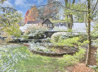 815 Old Woods Rd, Columbus, OH 43235