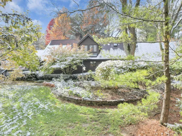 815 Old Woods Rd, Columbus, OH 43235