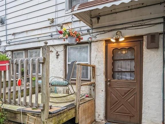 2nd image of 248 Sommerville Pl