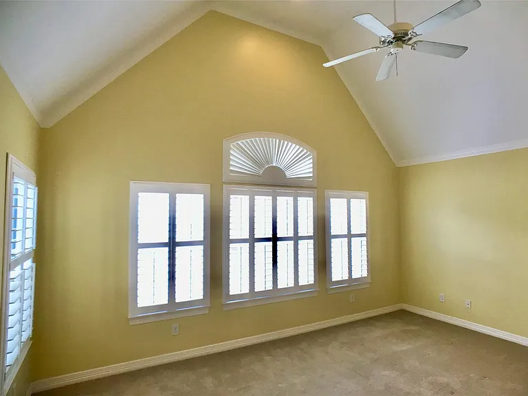 2104 Bancroft St — Photo 29