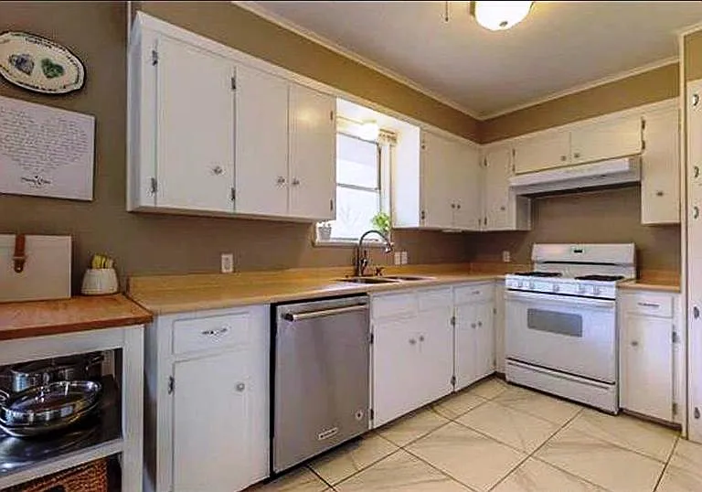8206 Rockwood Ln — Photo 6