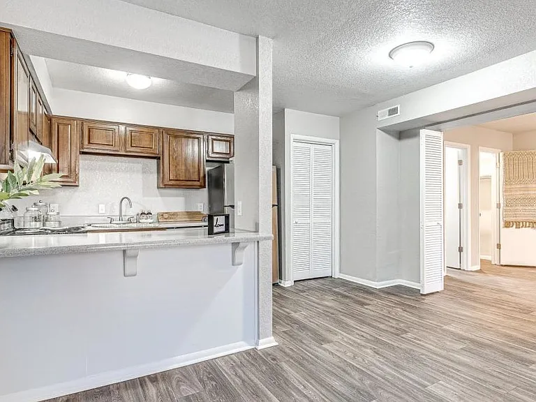 Diamond Ridge Apartments — Photo 2