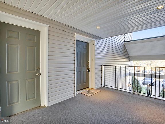 2nd image of 10016 Vanderbilt Cir APT 6-11