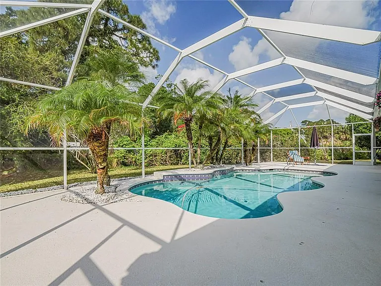 5873 Pine Ridge Cir — Photo 33