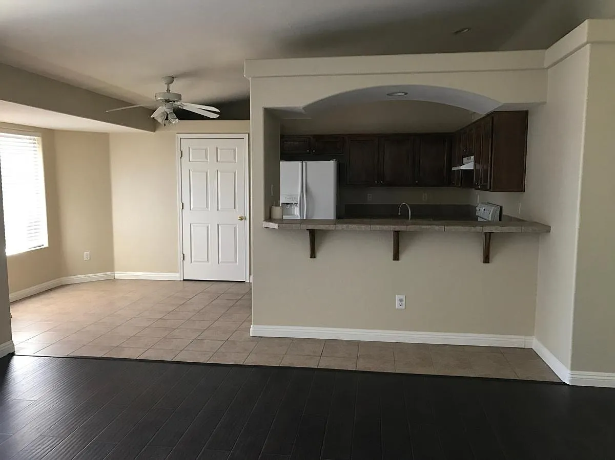 3 bed, 1350 sqft, $2,050 — Photo 4