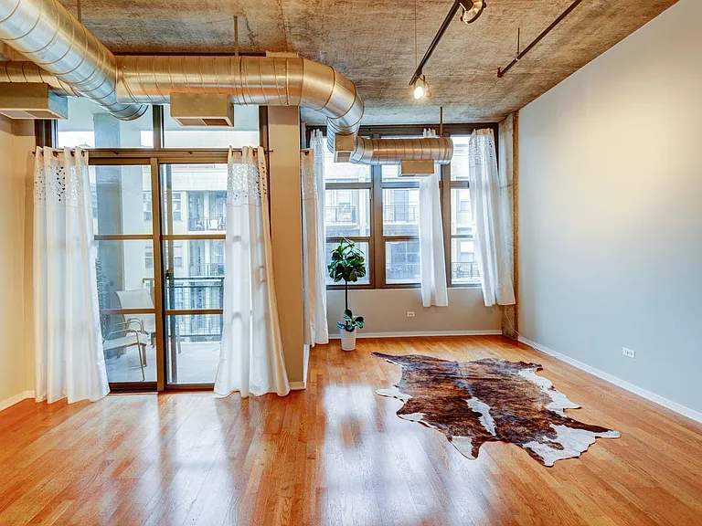 900 N Kingsbury St #1057 — Photo 12