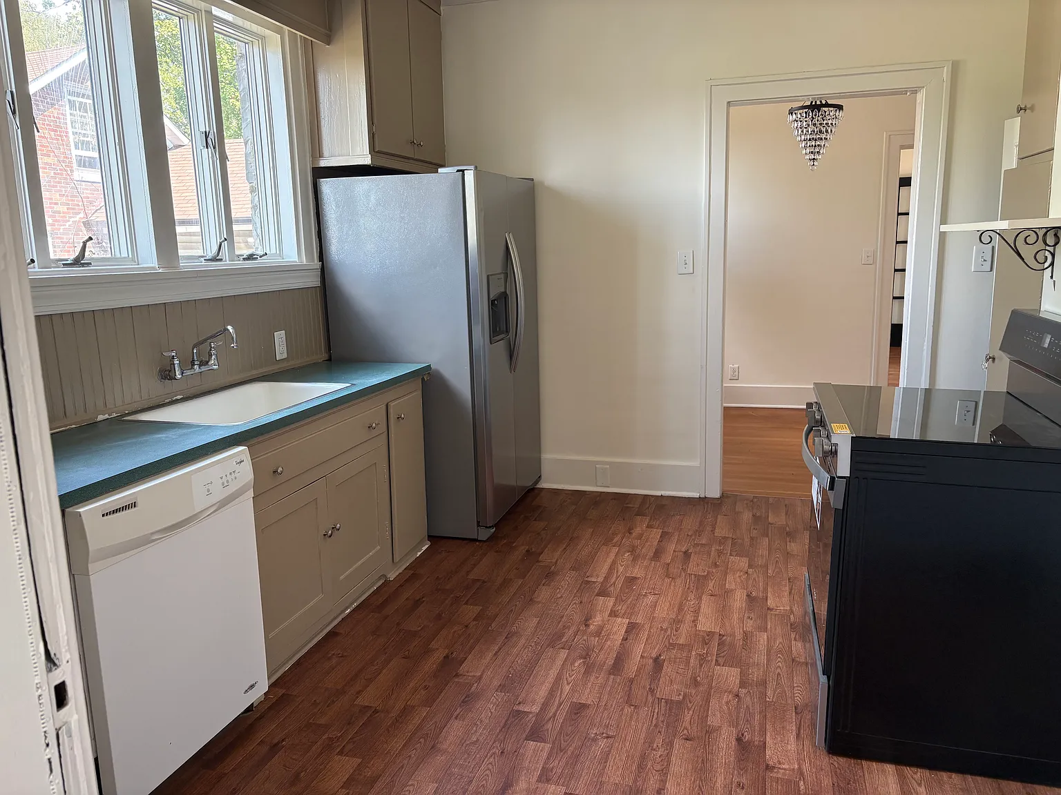 2 bed, 1893 sqft, $2,000 — Photo 3