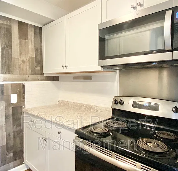 323 Roane Dr — Photo 10