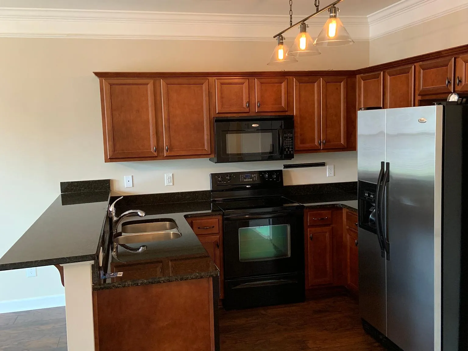 1 bed, 866 sqft, $1,700 — Photo 4