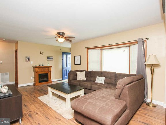 4th image of 115 Oak Lane Dr