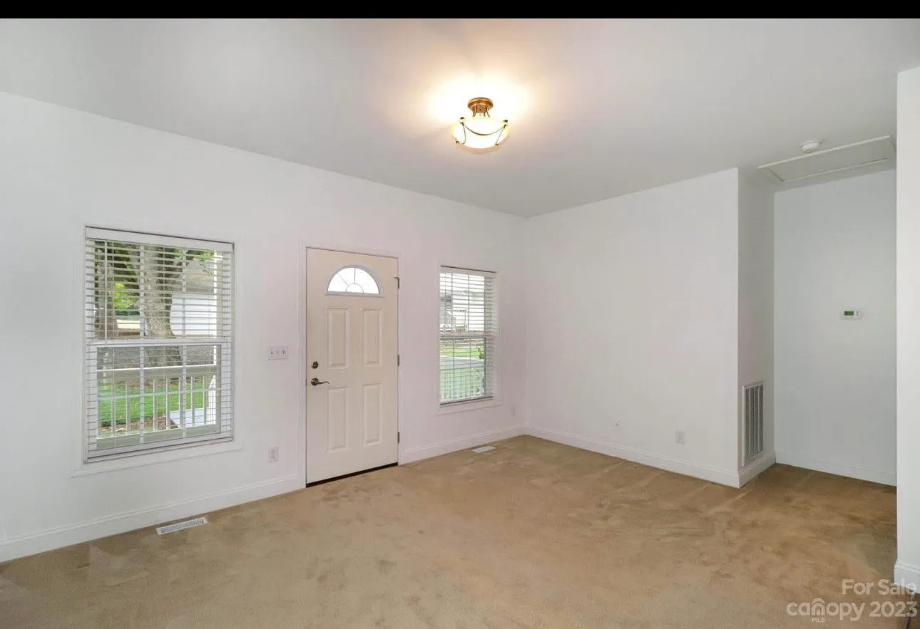 2 bed, 1.5 bath, 1122 sqft, $1,700 — Photo 1