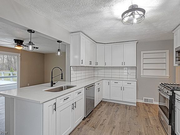 4th image of 109 Kenwood St