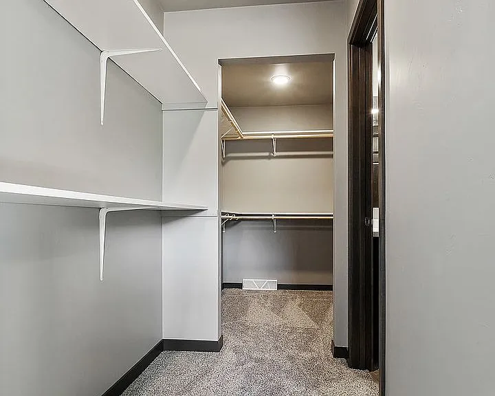 635 Diversity Dr — Photo 24
