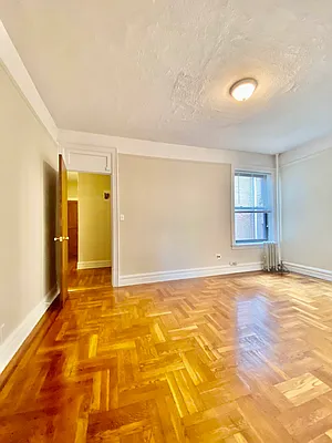 Rented by Zikos Realty Services | media 4