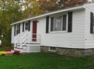 3 Downing St, Raymond, NH 03077