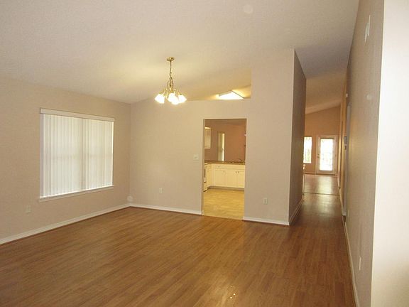 3rd image of 901 Lajolla Ln