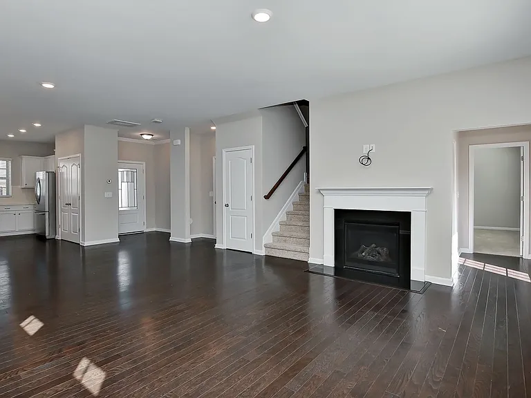 1036 Easley St — Photo 2