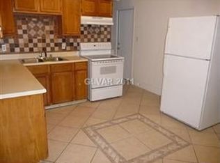 5821 Glen Eagles Ln, Las Vegas, NV 89108