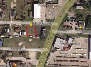 205 E Cornwall St, Rockport, TX 78382