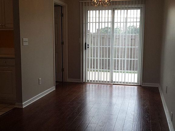 4th image of 2852 Florence Dr