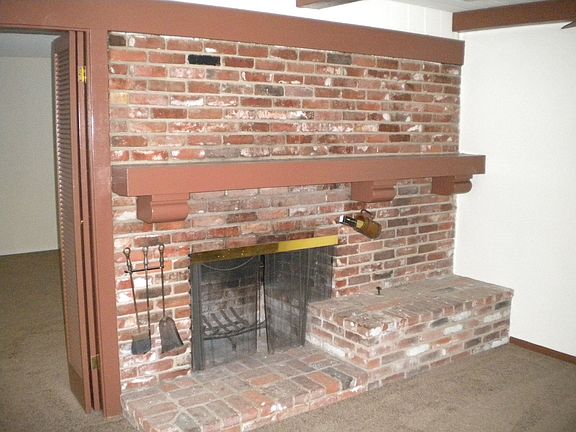 Convertible Den w/ FP