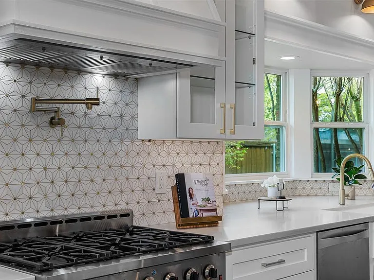 1601 Windsong Trl — Photo 11