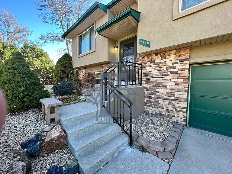 5419 Alteza Dr — Photo 2