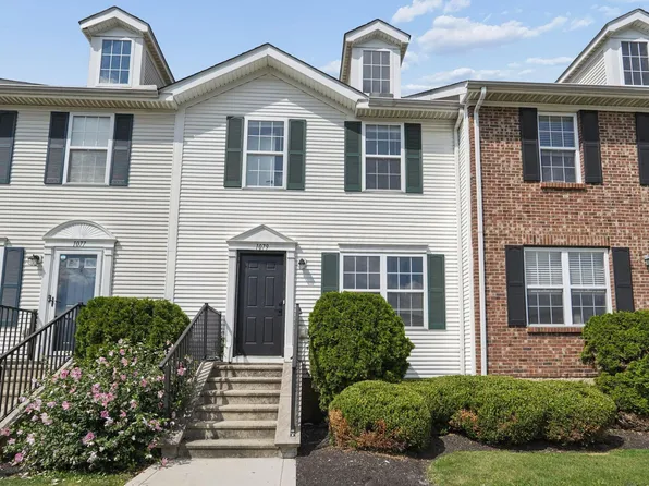 1079 Shady Lake Dr, Columbus, OH 43228