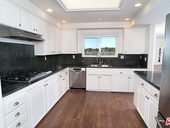 5th image of 3650 Sapphire Dr