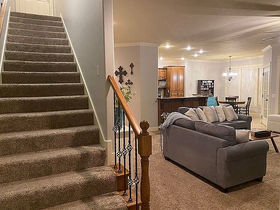 Stairs to bonus rm