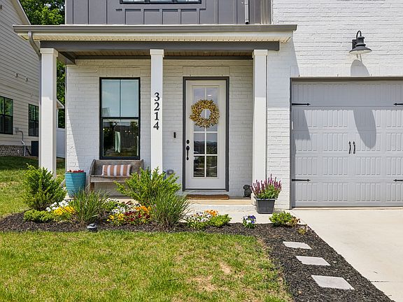 3rd image of 3214 Sassafras Ln