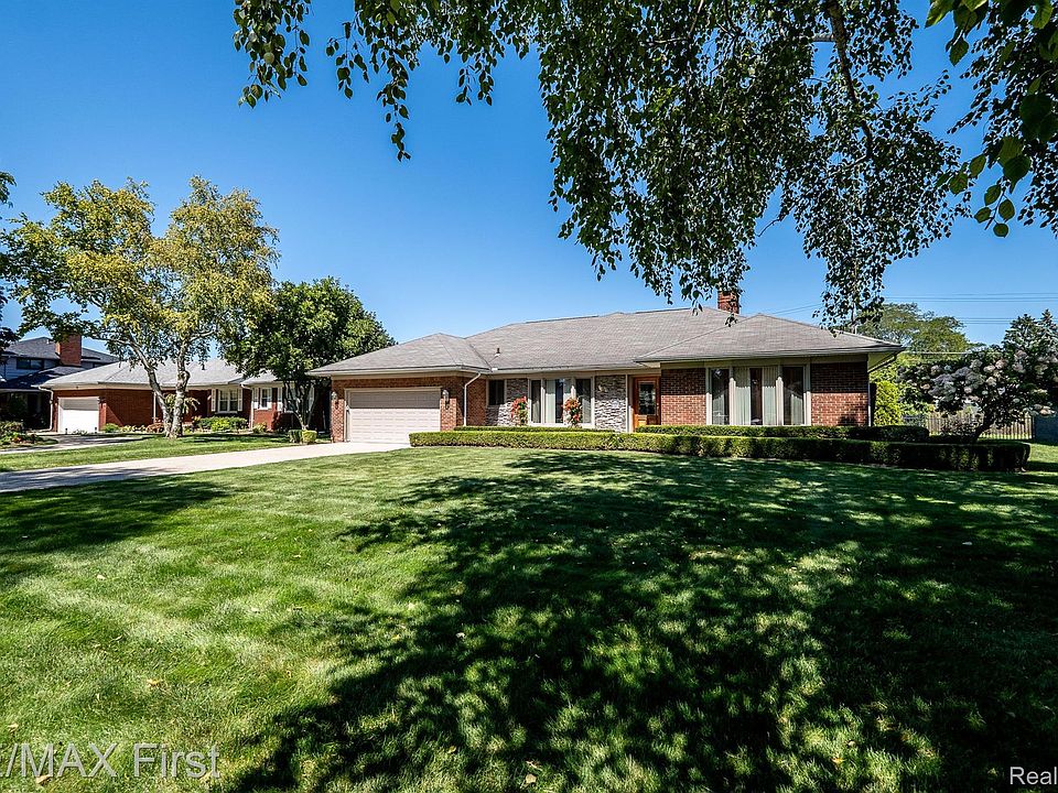 1st image of 60 Crestwood Dr