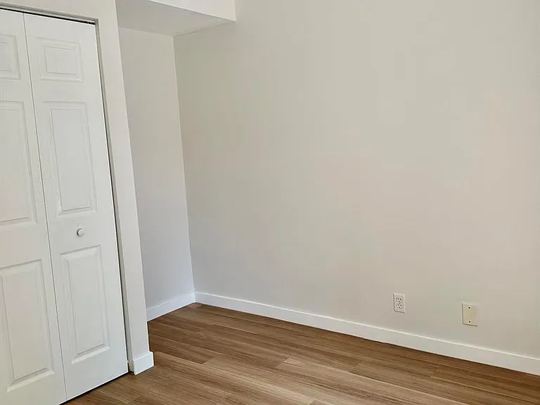 8074 Severn Dr — Photo 13